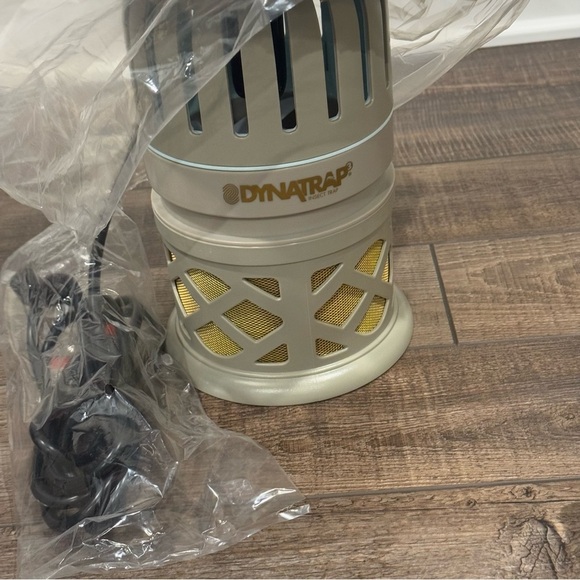 DynaTrap 3 Insect Trap Mosquito Control Bug Killer 1/2Acre Coverage 2 Extra Bulb - Picture 5 of 9